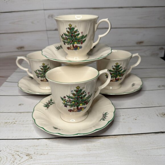 Nikko Happy Holidays Coffee Tea Cups & Saucers Lot of 4 Christmas Tree Japan - Picture 1 of 9